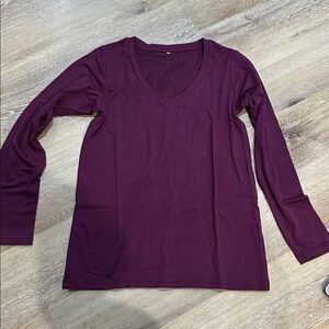V-Neck Long Sleeve Top in plum